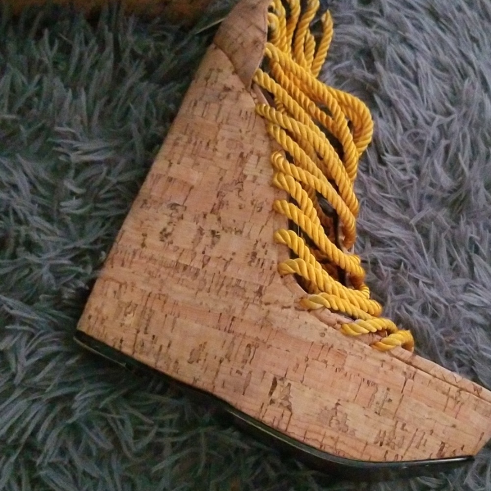 Shoes - Picture 3 of 4